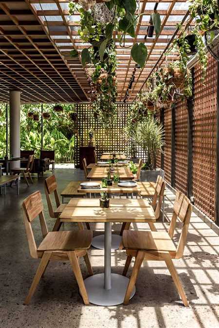 Astounding Features of Sol Casino and The Porch and Patio Restaurant's Comfort Food