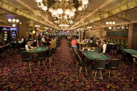 Experience the Best of St. Louis: Play, Stay, and Dine at DraftKings at Casino Queen