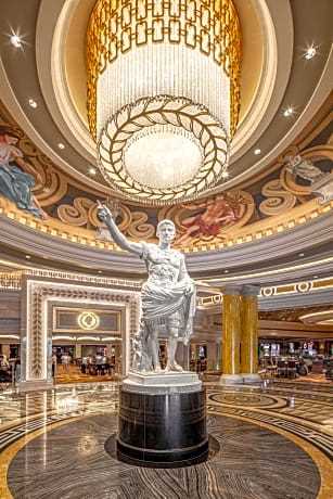 Explore Caesars Palace: The Iconic Roman-Themed Casino on the Las Vegas Strip