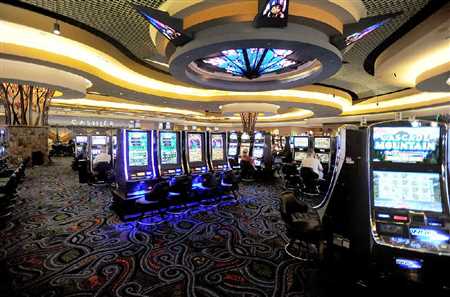 Play Slots at Oaklawn: Start Betting from Just $.01 with Over 1,500 Slot Machines Including Video Poker!
