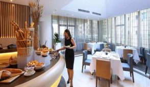 Unforgettable Las Vegas Escape at Silverton Village with Casino Dining and Entertainment